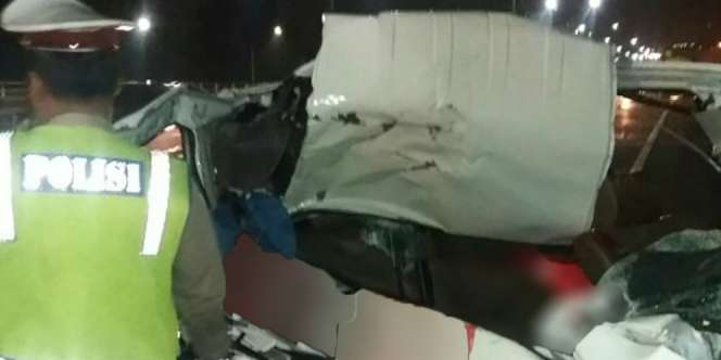 Avanza Tabrak Truk di Tol KM 17, WN Perancis Meninggal