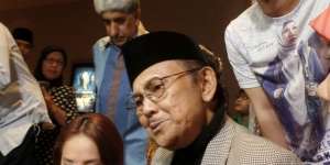 Komentar Menyentuh BJ Habibie usai Tonton Jilbab Traveller