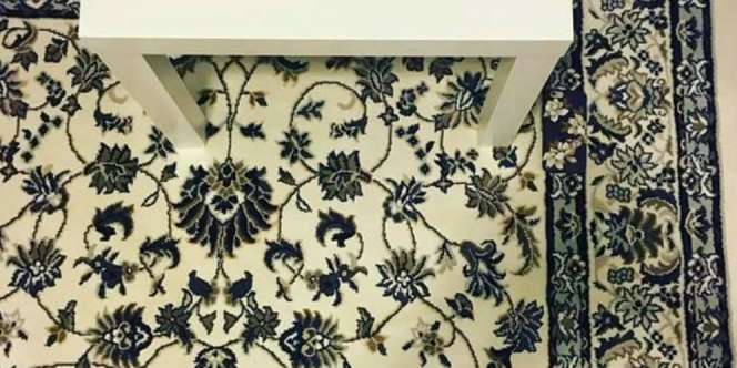 Coba Tebak Letak Ponsel di Sekitar Gambar Karpet Ini