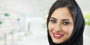 Bibir Indah Mempesona dengan Trik Riasan Lip Contouring