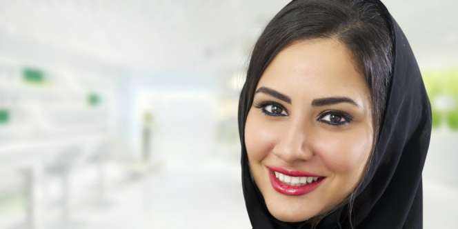 Bibir Indah Mempesona dengan Trik Riasan Lip Contouring