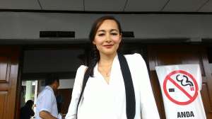 Absen Sidang Cerai, Dewi Rezer Lebih Pilih ke Australia