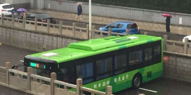 Video Sopir Bus Ini Punya Teknik Luar Biasa!