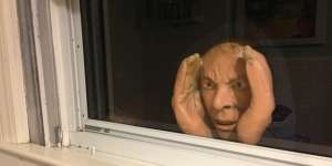 Gadis Cantik Diintip, Lalu...