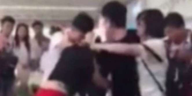 Istri Pergoki Selingkuhan Suami, Astaga Lihat yang Terjadi..