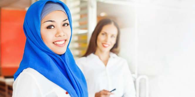 3 Langkah Mudah Bikin Lipstik Bebas Pudar Sepanjang Hari