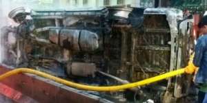 Detik-detik Mengerikan Alphard Ludes Terbakar di Tol Senayan