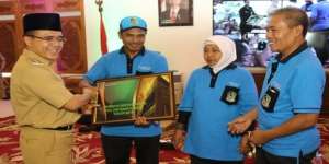 Alhamdulillah, Tukang Sapu Banyuwangi Berangkat Umroh Gratis