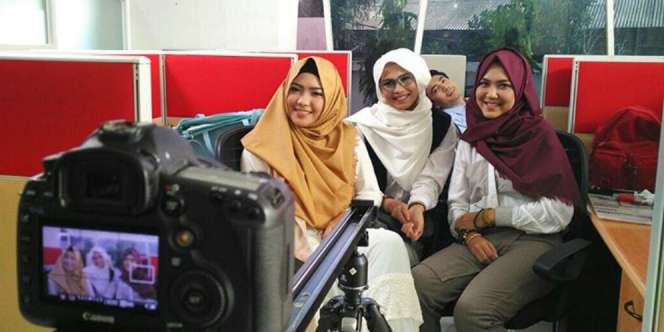 Tips Fashion Tampil Kompak dengan Sahabat