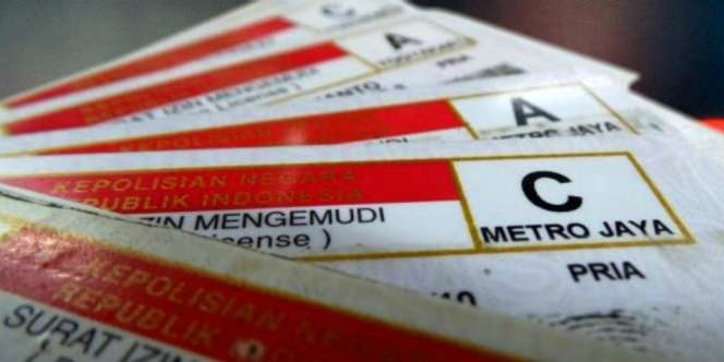 Polisi Kehabisan Bahan Pembuatan SIM
