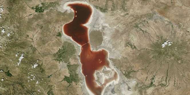 Danau Darah Muncul di Iran, Penyebabnya Bikin Kaget