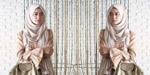 Tiru Gaya Hijaber Ini Padukan Warna Creamy