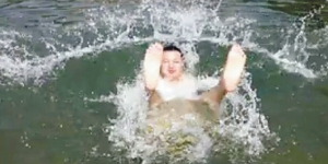 Momen Menakutkan! Asyik Berenang di Waduk, Lenyap Tersedot...