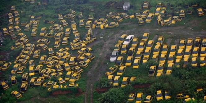 Tumpukan `Sampah` Mobil Kurung Tiongkok