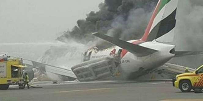 Pesawat Jatuh Terbakar, 300 Orang Selamat...Alhamdulillah
