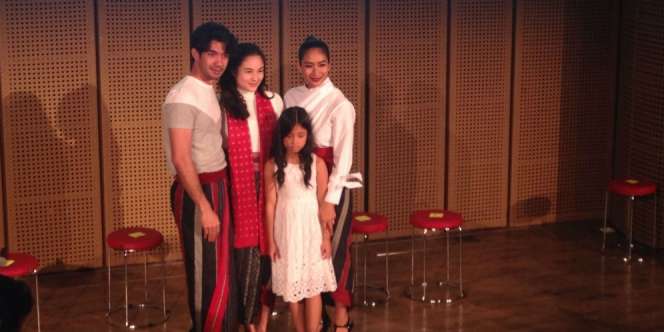 Happy Salma Wujudkan Impian Lewat 'Bunga Penutup Abad'