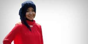 #HOTD: Paduan Hitam dan Merah Bertiningrum Cintya Devi