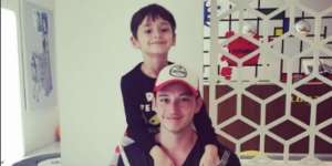 Suka Duka Mike Lewis Jadi 'Single Daddy'