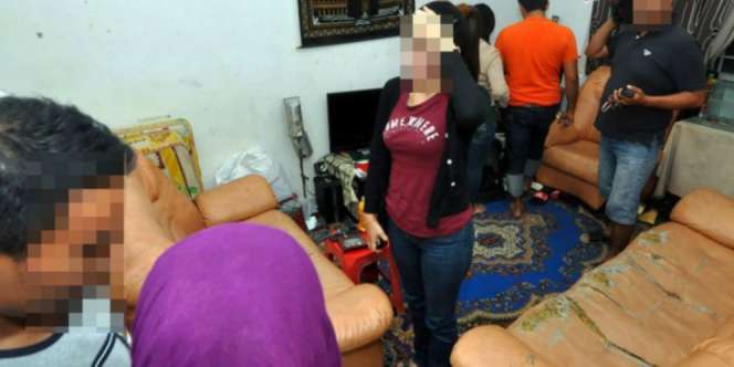 Kepergok Berduaan di Kamar, Malah 'Ngeles' Begini...