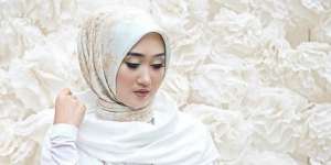 Dian Pelangi Dikabarkan Cerai, Ini Kata Ibunda