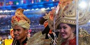 Menelisik Perancang Kostum Olimpiade INA yang Buat Dunia Kagum