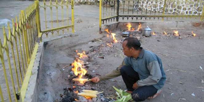 Wisata Langka, Api Tak Kunjung Padam di Madura