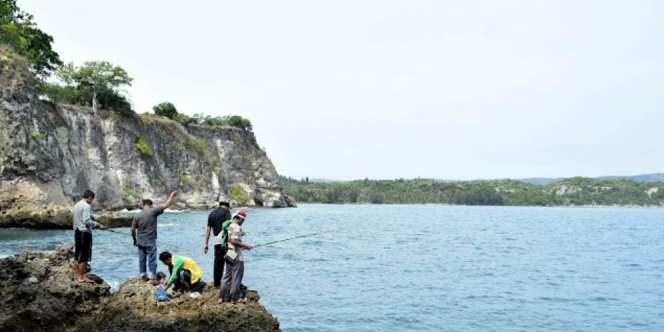 Rasakan Sensasi Memancing dari Ketinggian Puncak Tebing Lamreh