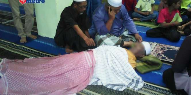 Innalillahi... Pak Kiai Wafat Saat Sholat Jenazah
