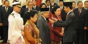 9 Tokoh Menerima Tanda Kehormatan RI