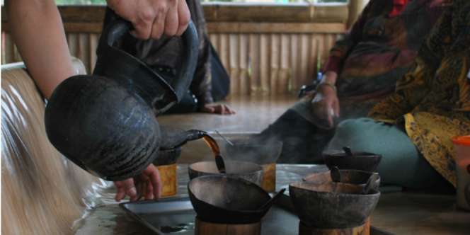 Melihat Tradisi Minum Kopi Tak Lazim di Tanah Datar