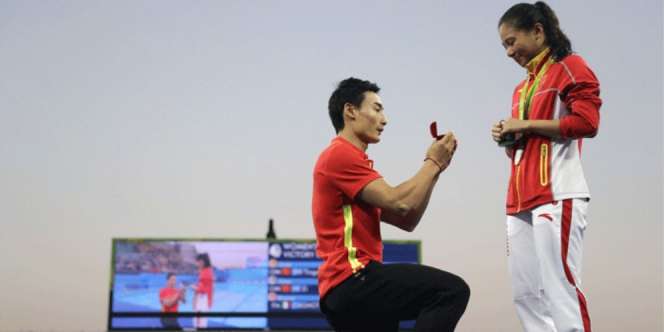 Momen Romantis Atlet Olimpiade Lamar Kekasih Usai Rebut Medali