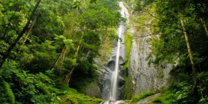 Pesona Air Terjun Dolo yang Sedang Digandrungi Para Traveler