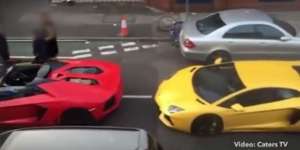 Lima Mobil Rp16 Miliar 'Dibuang' di Tengah Jalan