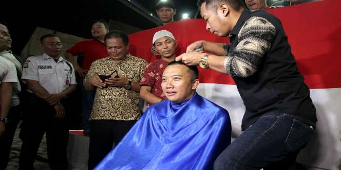 Raih Emas Olimpiade, Menpora Tunaikan Nazar Cukur Rambut