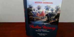 Buku Berisi 5000 Pantun Diusung Masuk Rekor MURI