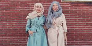 Eternalchique: Anggunya Penampilan Kompak Hijaber Kembar