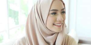 Mega Iskanti, Rejeki Datang dengan Berhijab