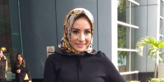 Lepas Pasang Hijab, Ini Pembelaan Shinta Bachir