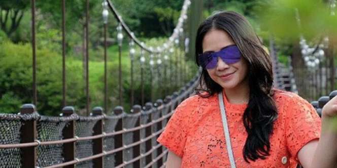 Luar Biasa! Harga Item Busana OOTD Nagita Slavina