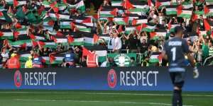 'Lawan' Hukuman UEFA, Suporter Celtic Sedekah ke Pelestina
