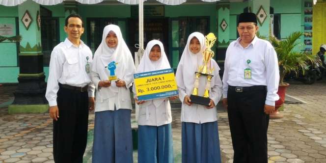 Siswi Madrasah Ciptakan Tisu Pendeteksi Zat Berbahaya