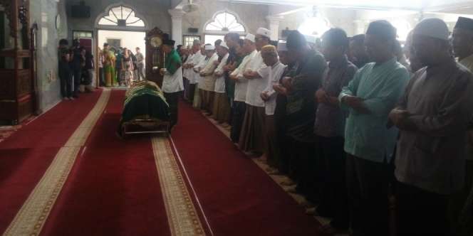 Cerita Haru Kehadiran Pengojek Online di Pemakaman Istri Tukul