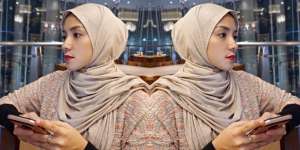Enno Lerian: Makin Cantik dengan Gaya Hijab Simpel