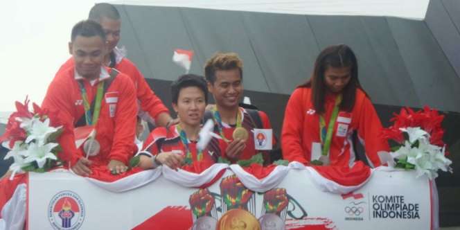 Diarak ke Istana, Butet/Owi Pulang Naik Taksi
