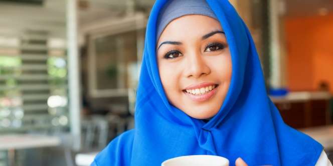 Percantik Wajah Bulat dengan Make Up Natural