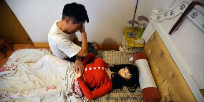 Dibilang Beli Boneka untuk Mesum, Ternyata Alasan Si Kakek...