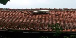 Pintu Pesawat Jatuh Timpa Rumah Warga Jagakarsa