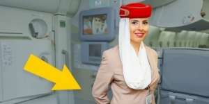 Terungkap Alasan Pramugari 'Sembunyikan' Tangan di Belakang 