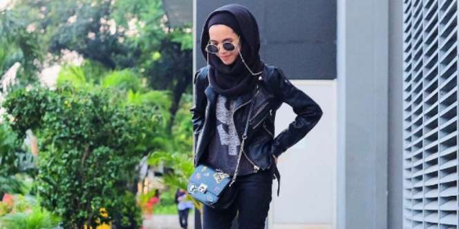 Iymel: Tampil 'Rock' dengan Serba Hitam