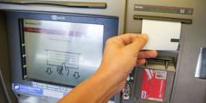 Awas, Jangan Pernah Ambil Struk di ATM! Lihat Nih...